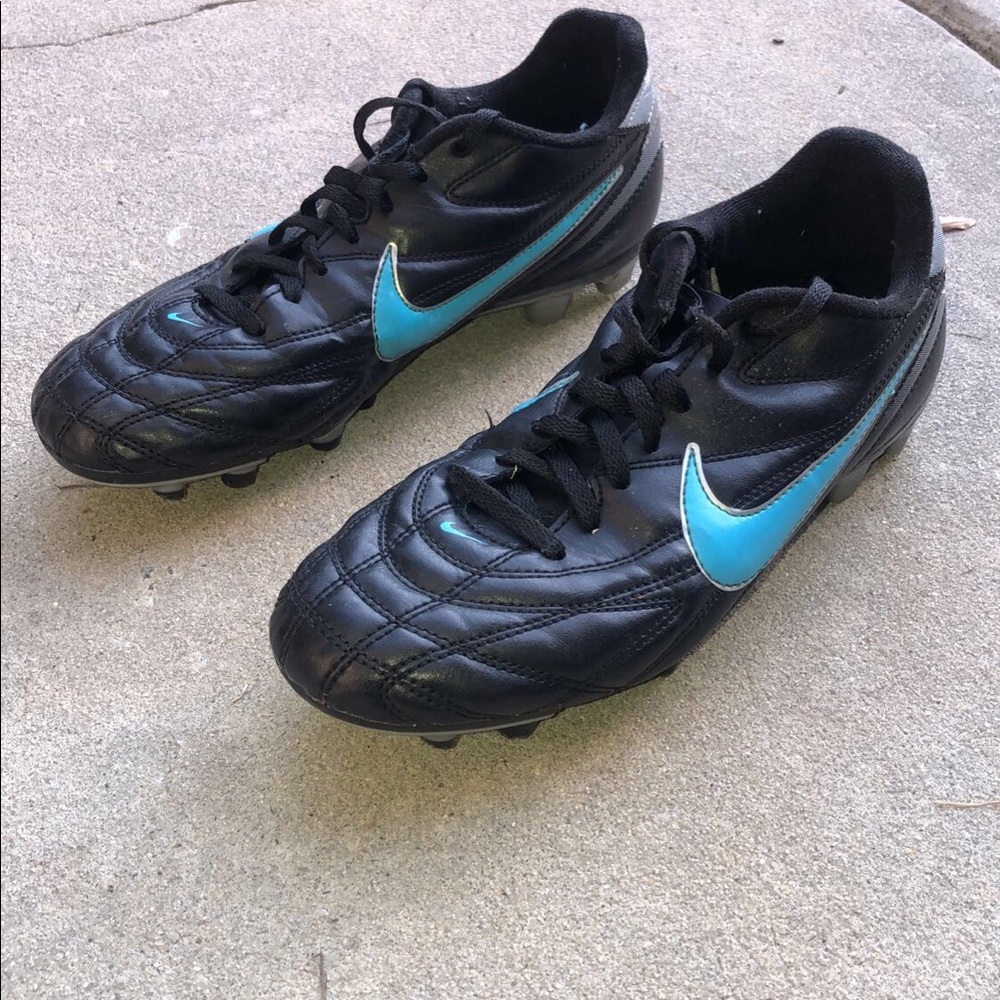 Nike Soccer Cleats *Size 8.5*